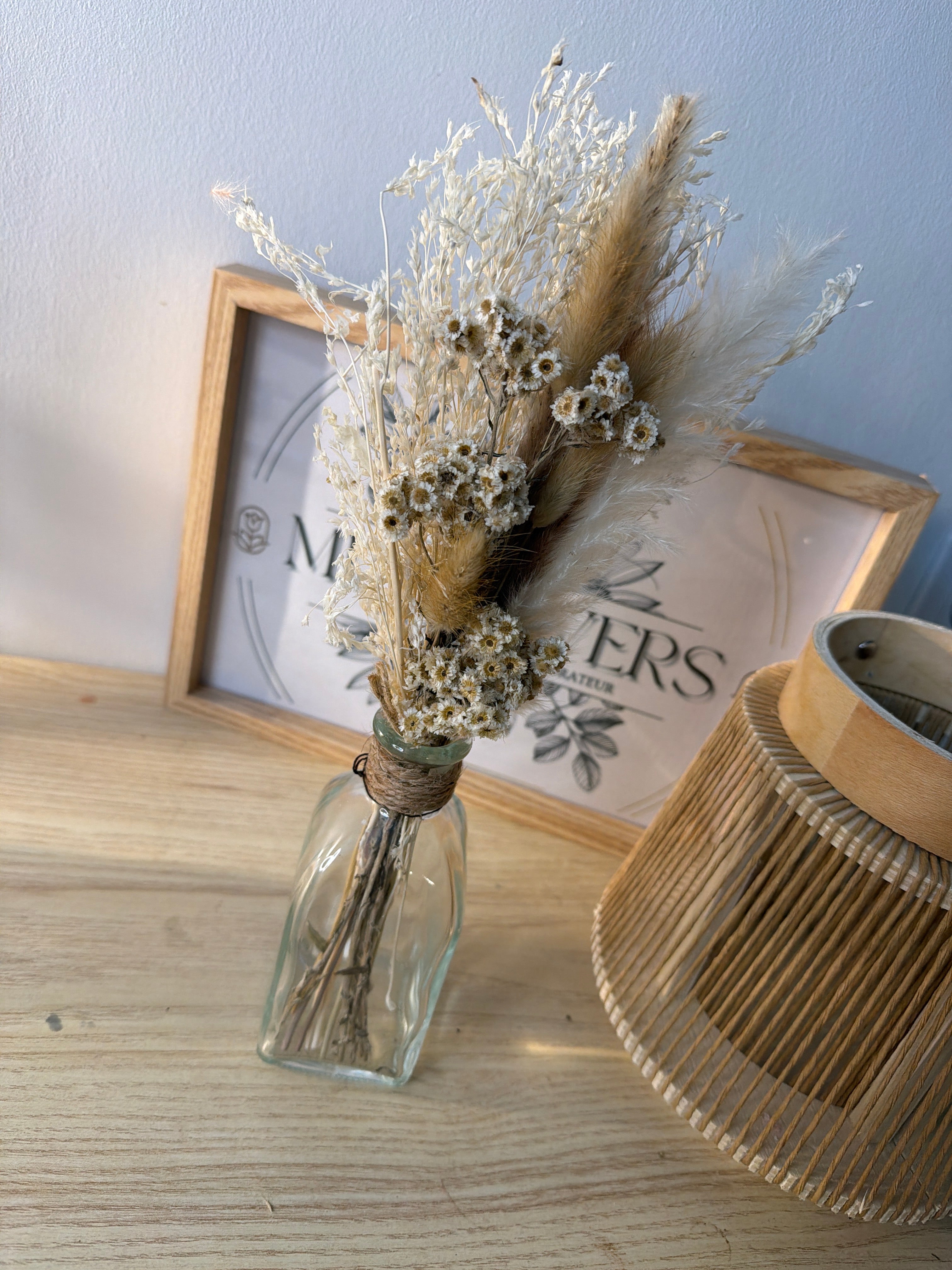 Base avec fleurs séchées